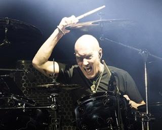 UMTRIEBIGER SCHLAGZEUGER CHRIS SLADE WURDE 75 JAHRE ALT