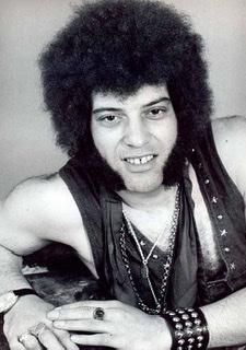 BACKENBART UND BREITES LÄCHELN: RAY DORSET WIRD 75