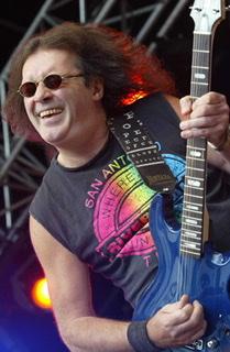 HANS DAMPF IN ALLEN GASSEN: GEOFF WHITEHORN WIRD 70