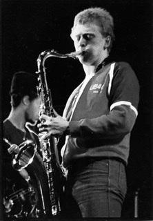 UB40-SAXOFONIST STIRBT MIT 62 AN KREBS