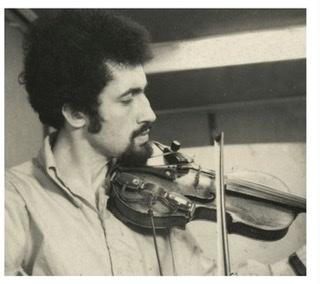 DAVE ARBUS VEREDELTE “BABA O’REILLY“: PROGRESSIVE-ROCK-GEIGER WIRD 80