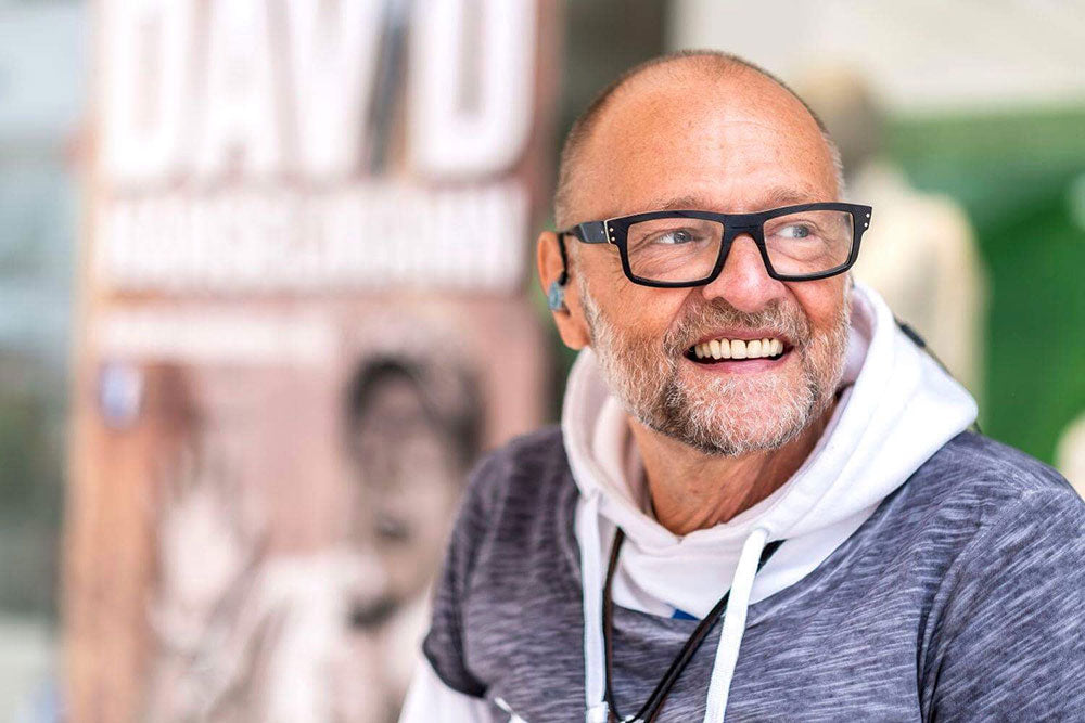 KRAUTROCK, SCHLAGER, FUSSBALL: SÄNGER DAVID HANSELMANN WURDE 70