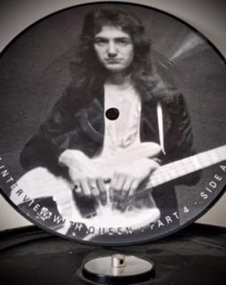 JOHN DEACON WIRD 70: STILLER QUEEN-BASSIST BEWAHRT SICH EIGENSINN