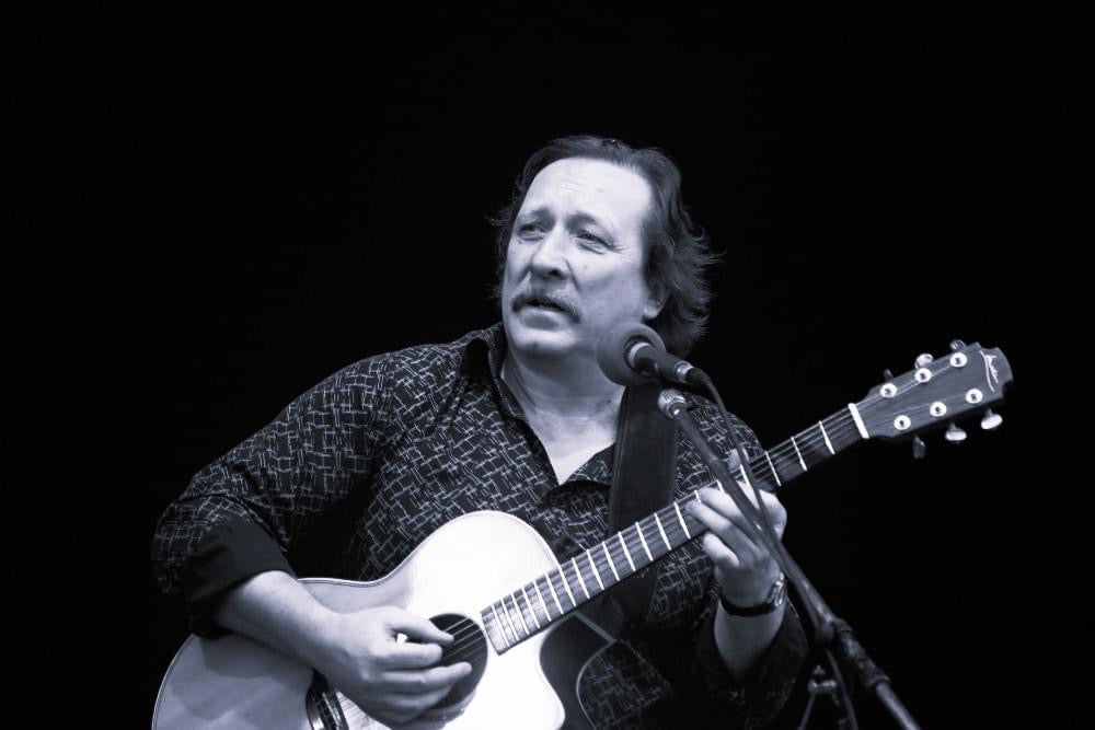 SCHROEDER ROADSHOW & NIEDECKEN: GITARRIST FRANK HOCKER MIT 67 VERSTORBEN