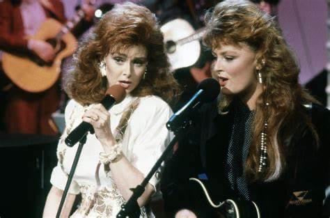 TRIBUTE TO THE JUDDS: STARS UND NEWCOMER VERNEIGEN SICH
