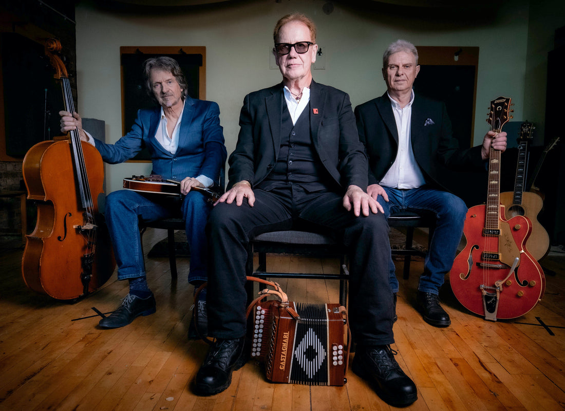 OYSTERBAND-SÄNGER JOHN JONES IM TRIO AUF TOUR